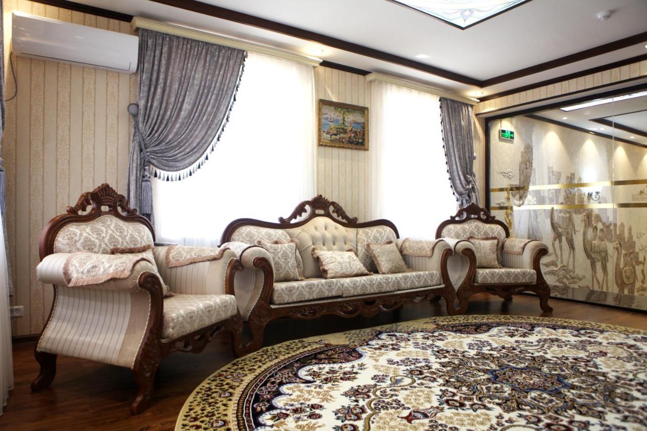 Hotel Naxshab Qarshi Bagian luar foto
