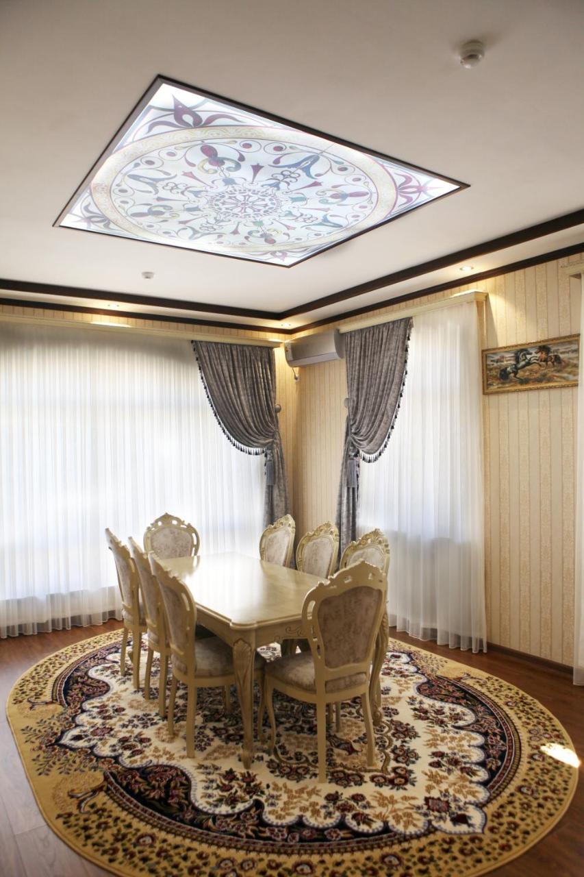 Hotel Naxshab Qarshi Bagian luar foto